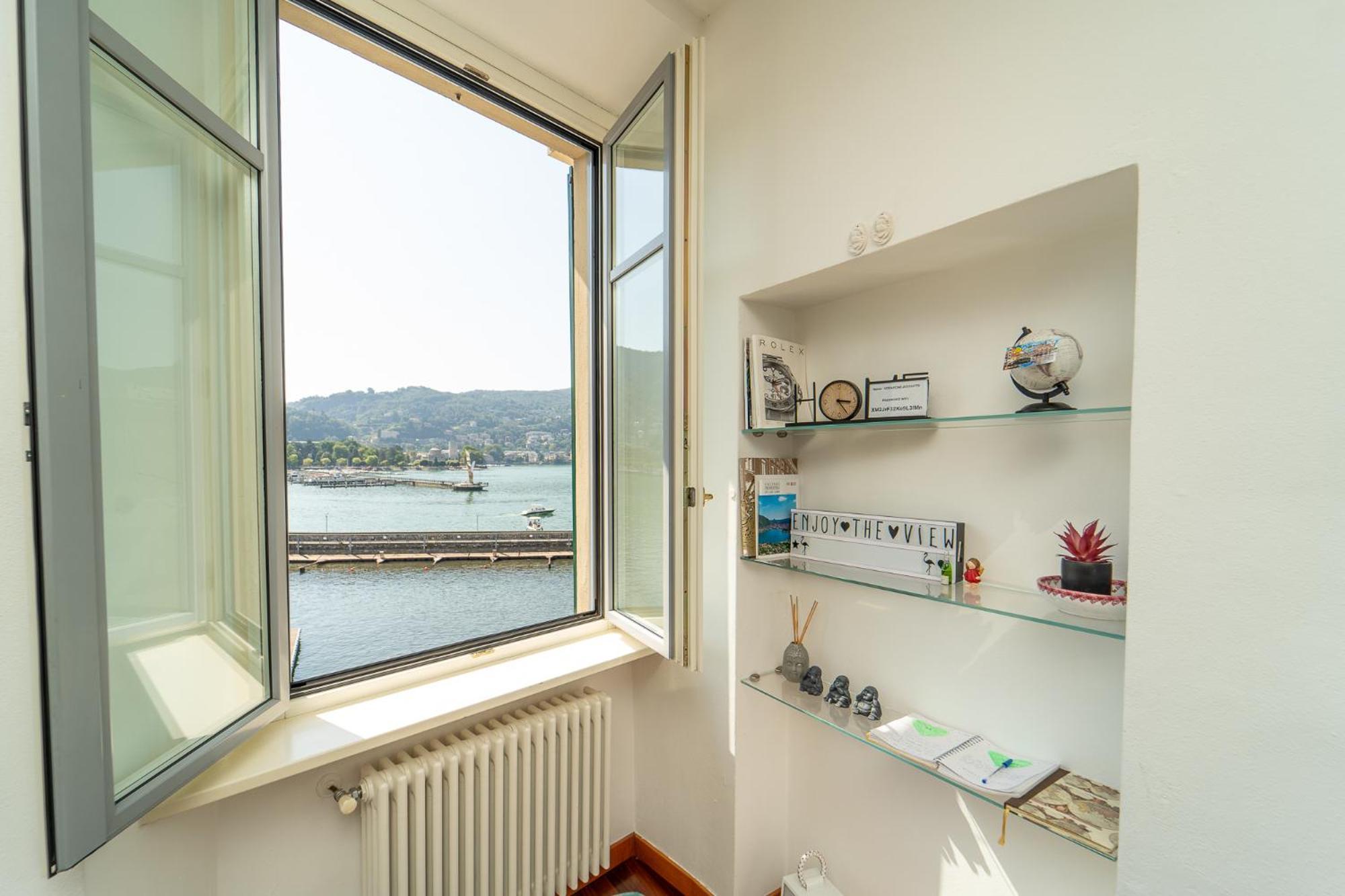 Appartamento Esclusivo Fronte Lago, In Centro A Como Con Garage Esterno foto