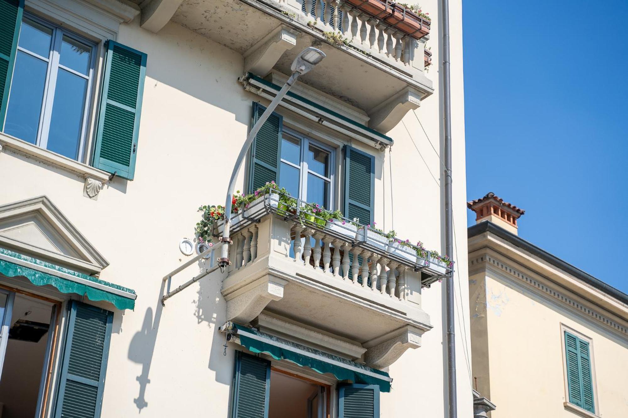 Appartamento Esclusivo Fronte Lago, In Centro A Como Con Garage Esterno foto
