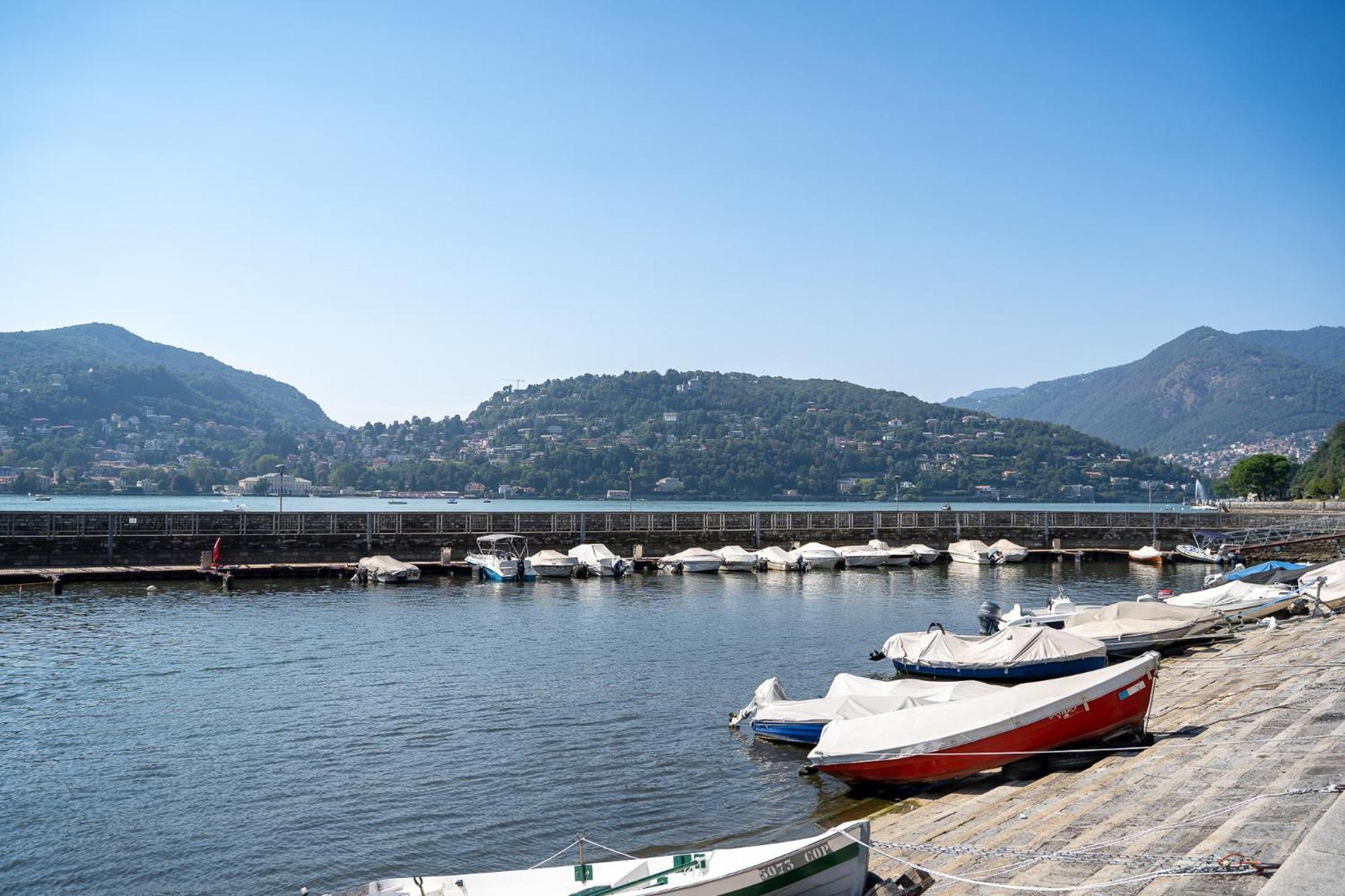 Appartamento Esclusivo Fronte Lago, In Centro A Como Con Garage Esterno foto